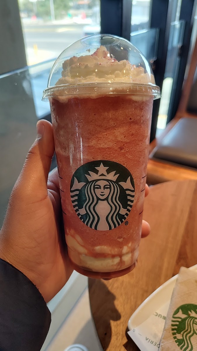 Starbucks Drive Thru Plaza Del Valle - 5