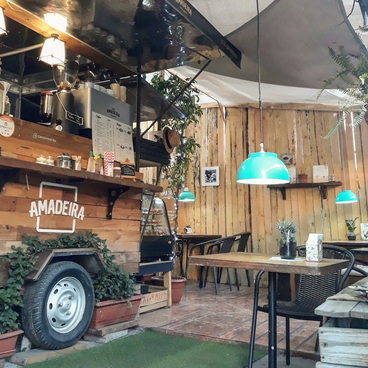 CAFE AMADEIRA Coffee & Waffles