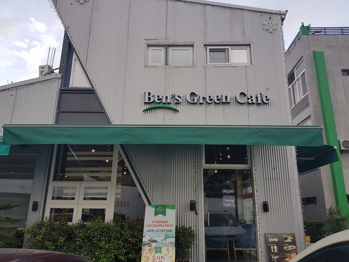 Ben's Green Cafe