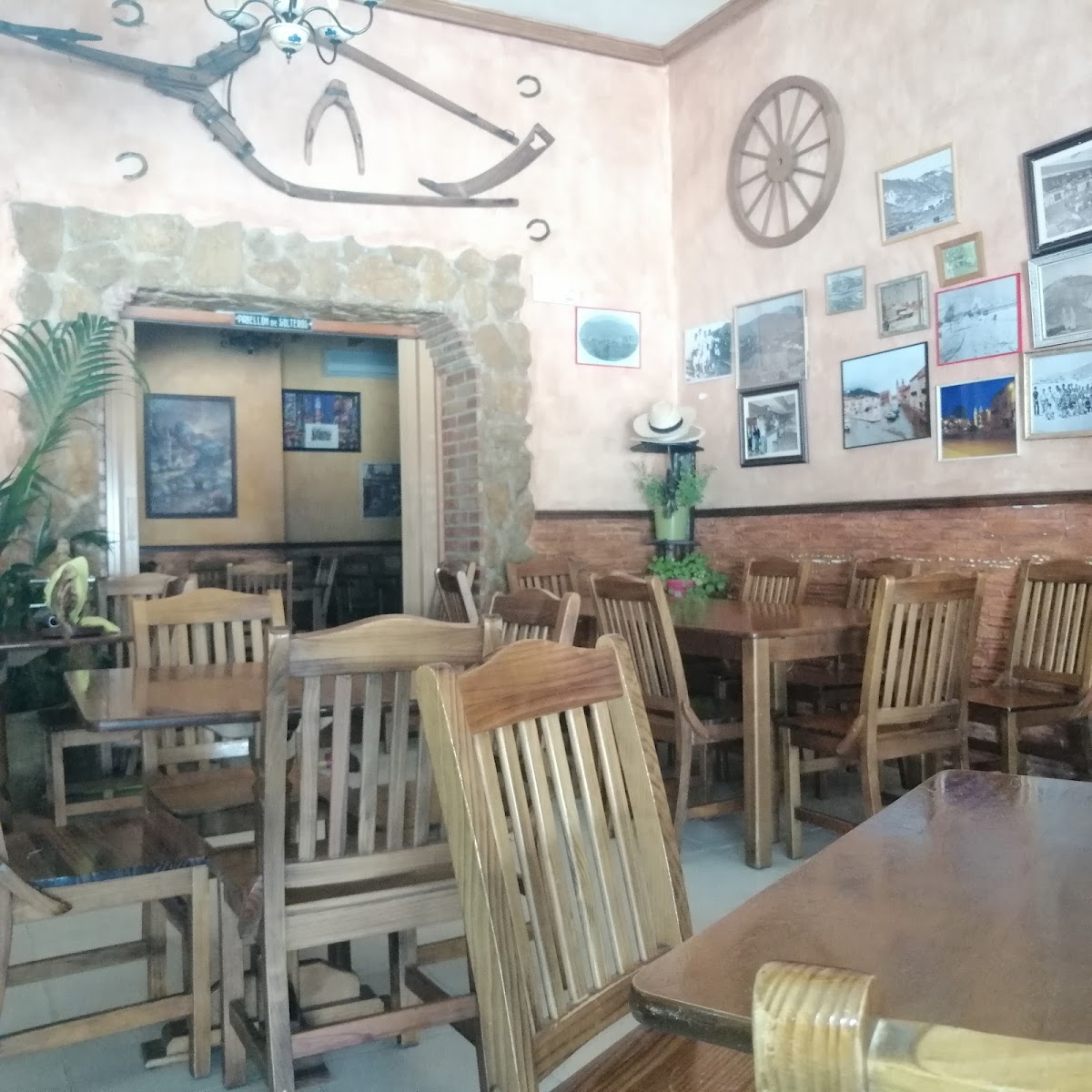 BAR-CAFETERÍA NOU CHORRO.