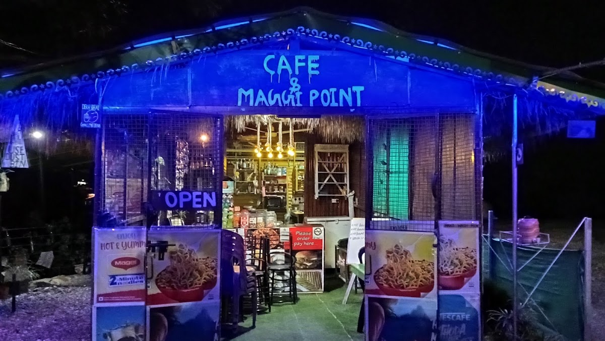 Coffee Cup Cafè, Maggie point