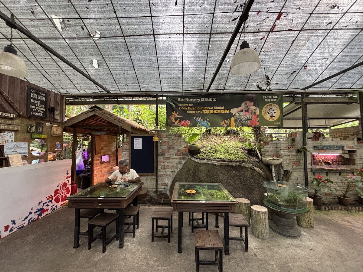 Monkey Cup Garden (Taman pokok peria kera/கணட பஙக)