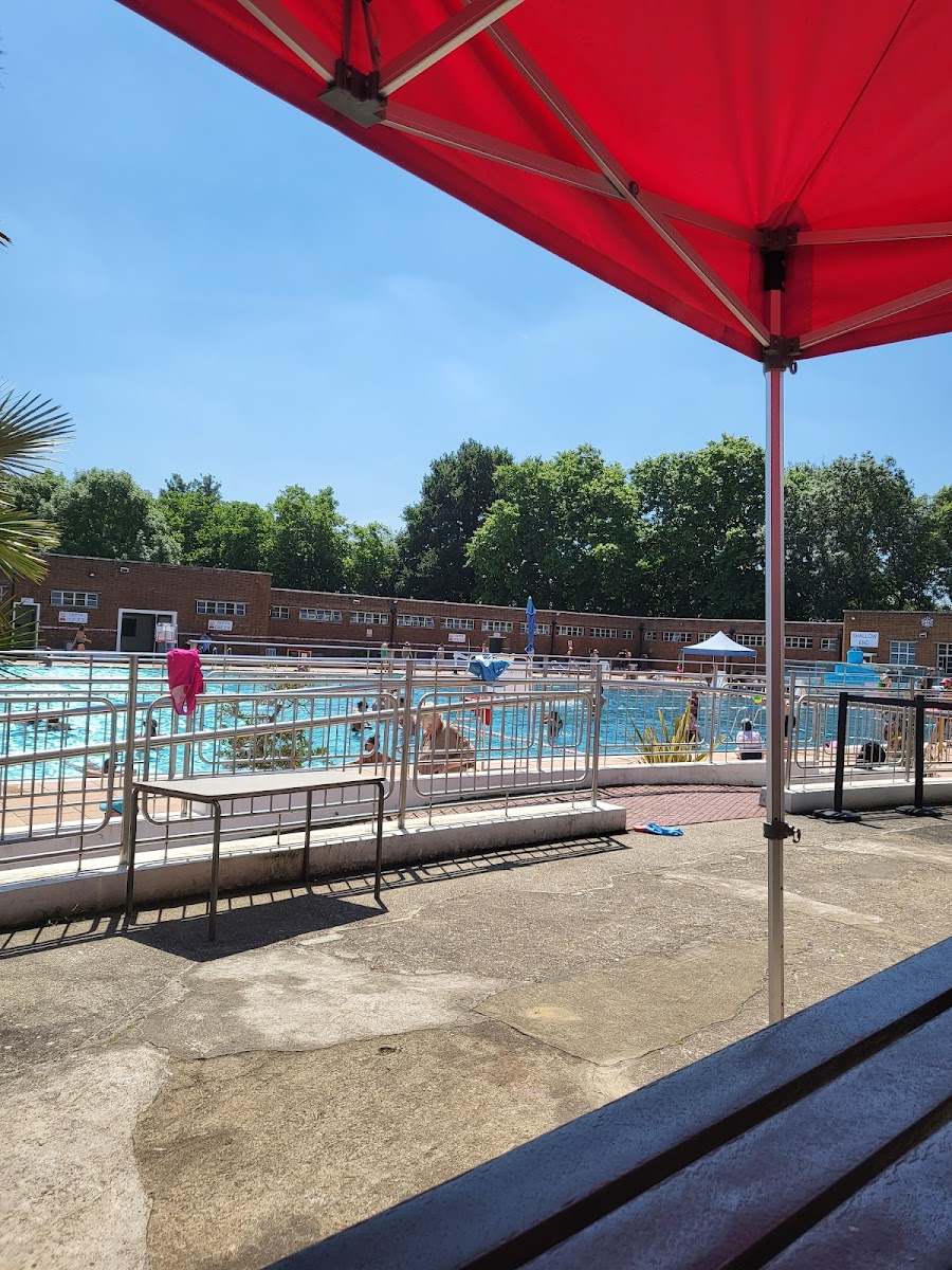 Parliament Hill Fields Lido Café - 4