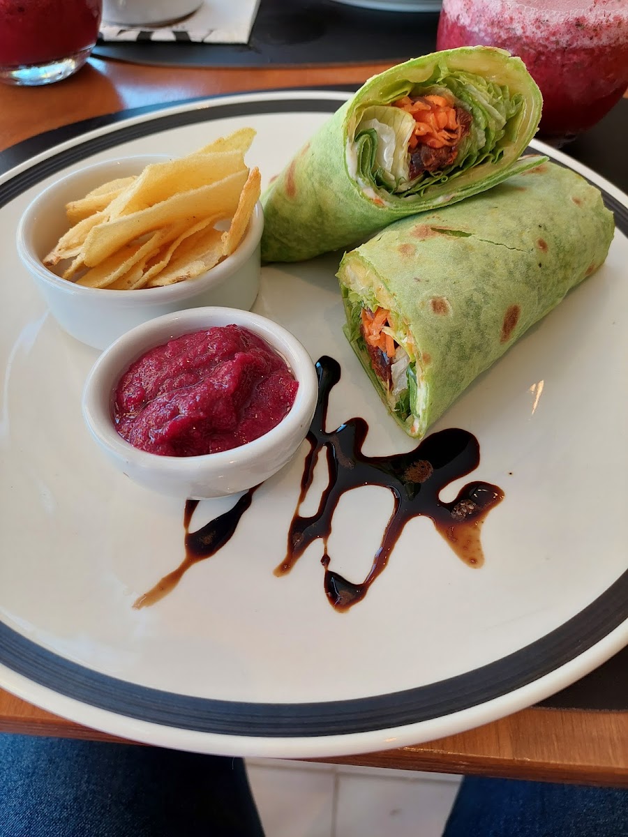 Aló Tienda & Cafe Yerba Buena - 10