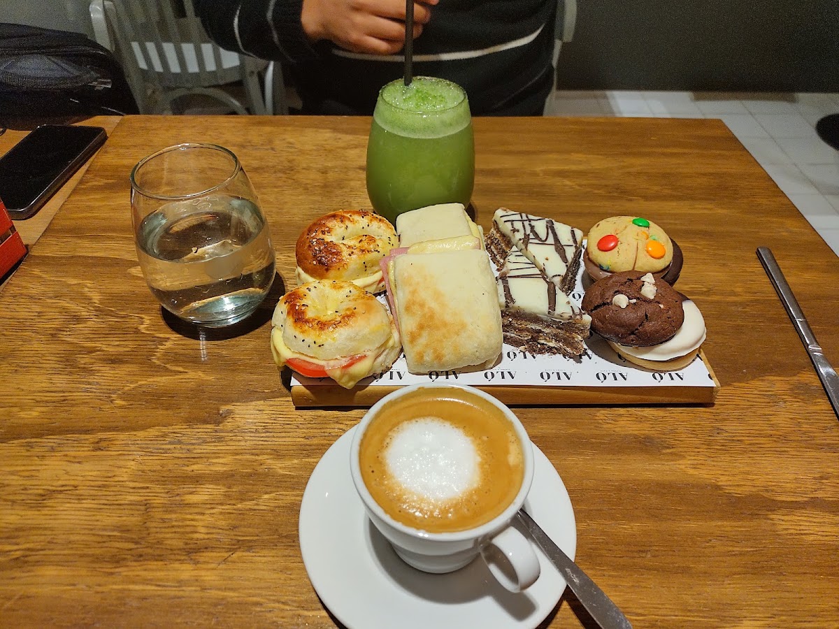 Aló Tienda & Cafe Yerba Buena - 3