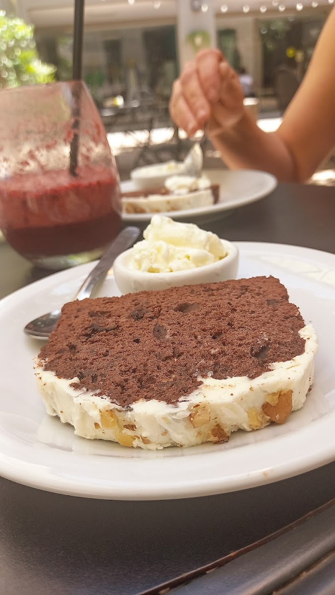 Aló Tienda & Cafe Yerba Buena - 8