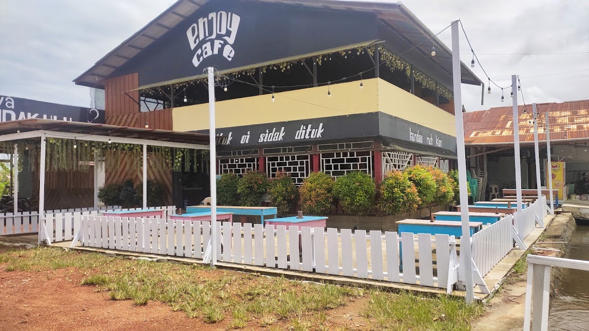 Enjoys Cafe putussibau