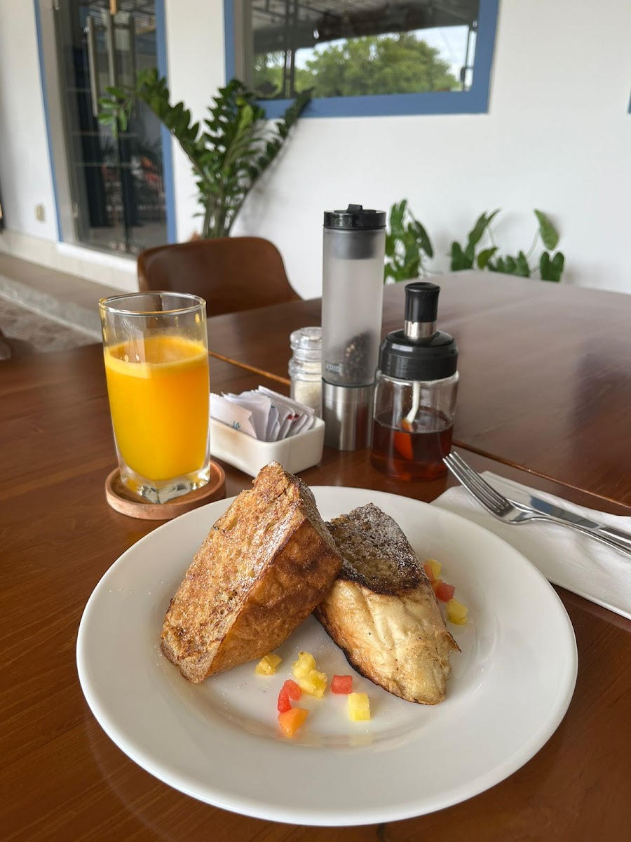 Om King Coffee & Eatery - 5