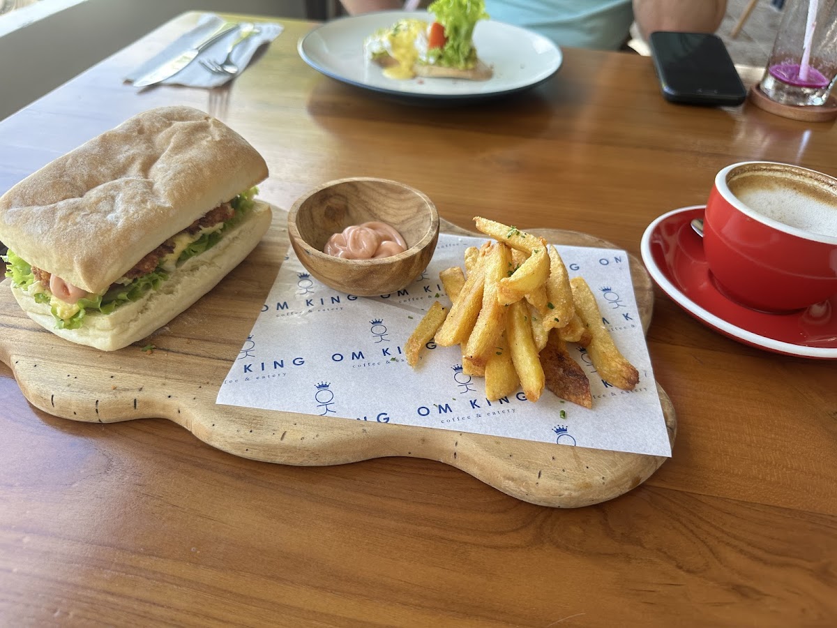 Om King Coffee & Eatery - 8