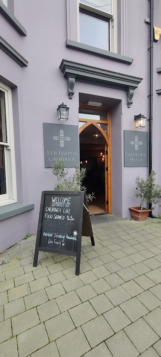 Cathedral House, Tŷ'r Eglwys Gadeiriol