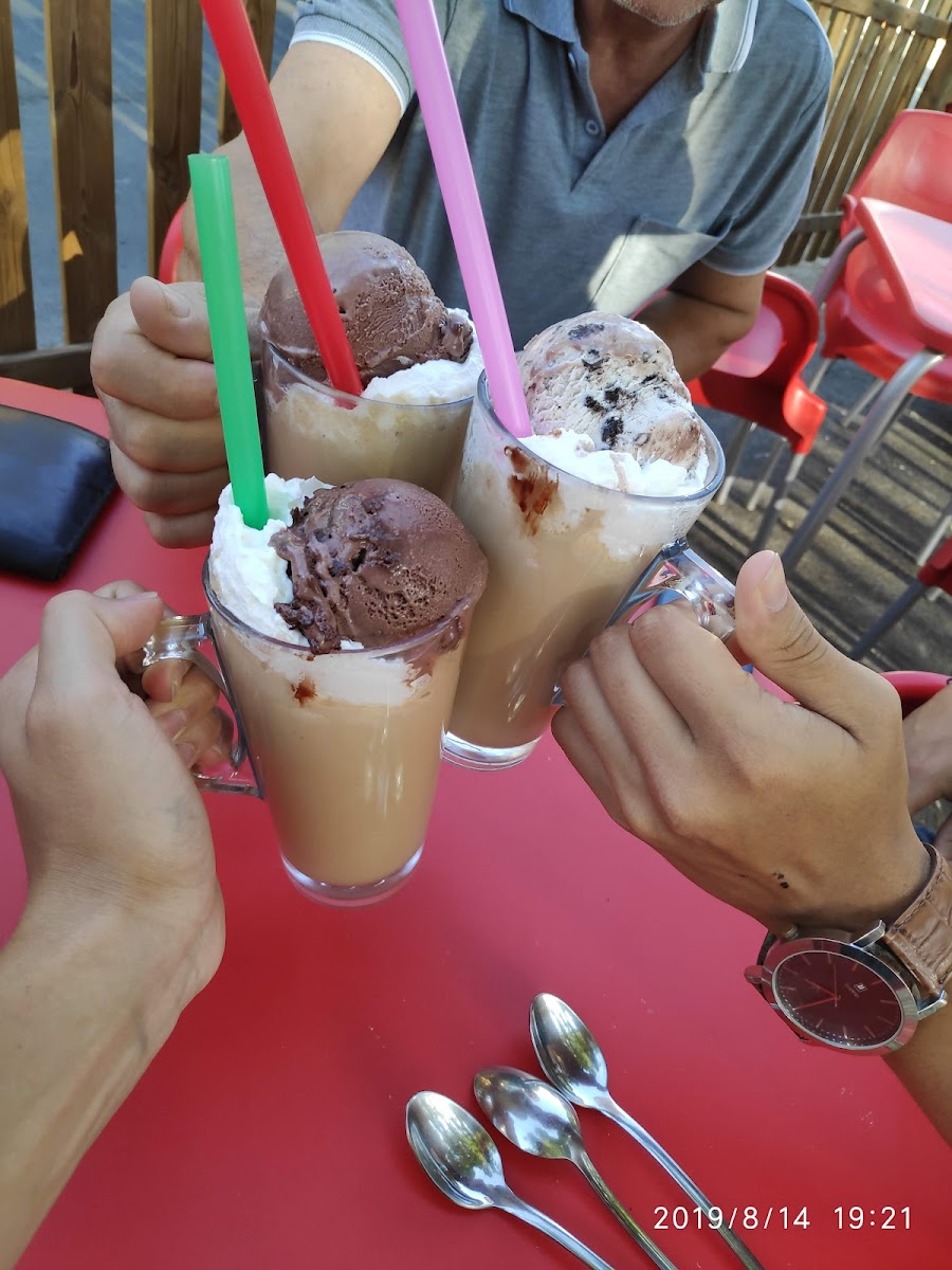 Heladería Cafetería Planet - 10