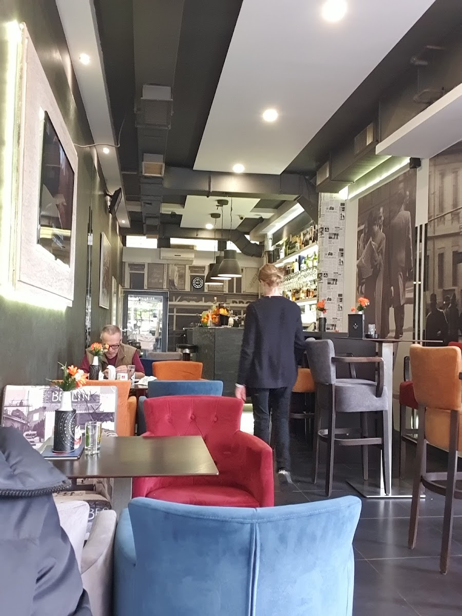 News Bar Caffe - 4