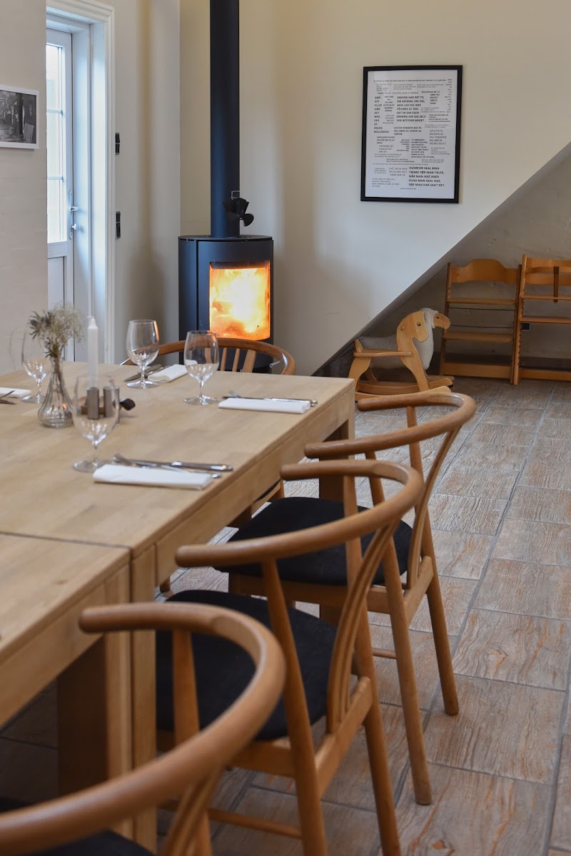 Mandøpigen: Cafe, Turbåd & Lejligheder