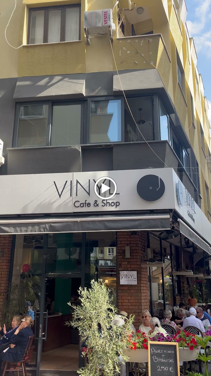 VINYL Cafe & Shop