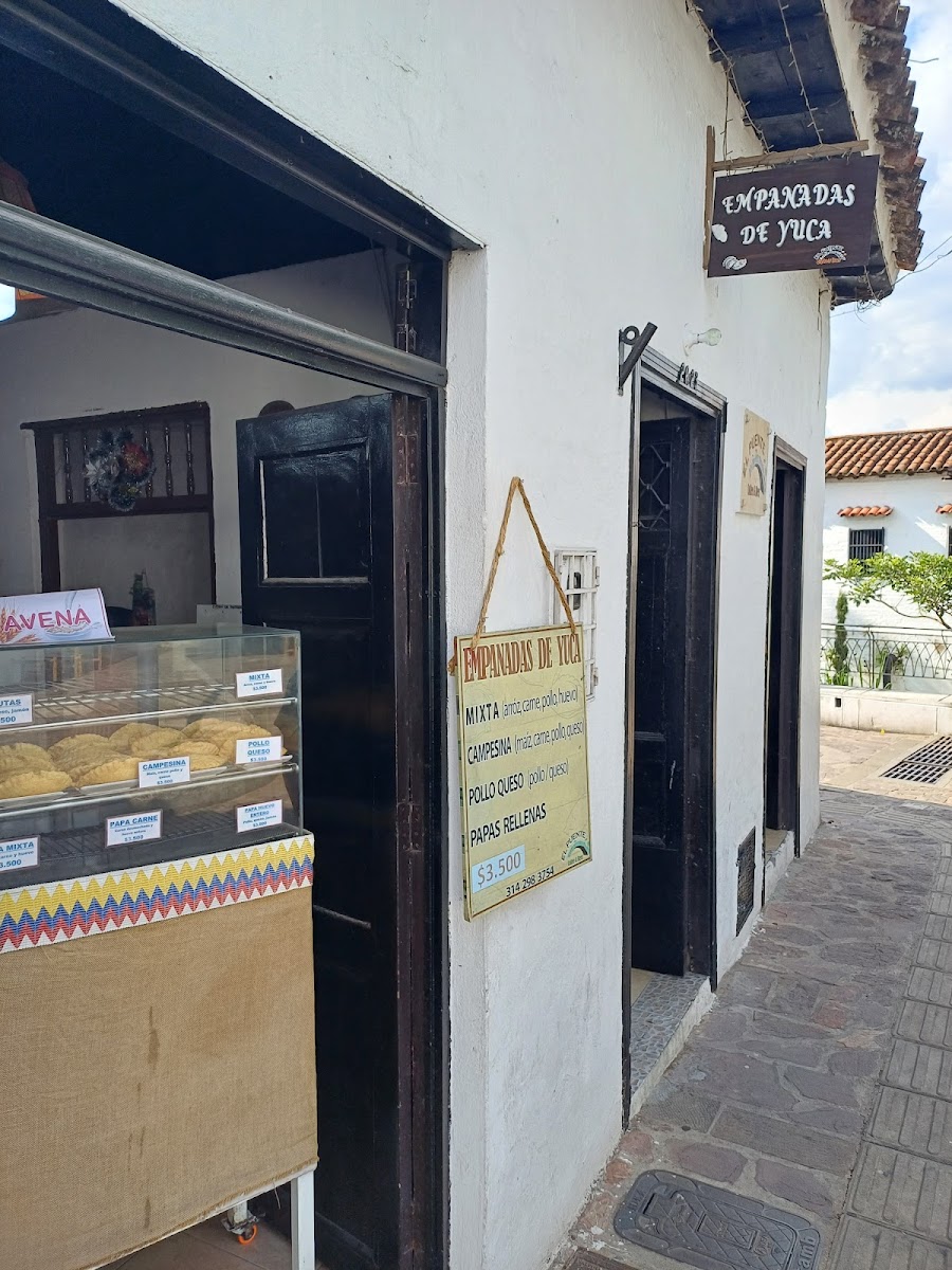 El Puente, Coffee & Beer