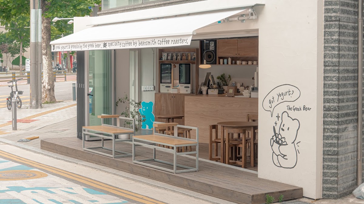 The Greek Bear, Hongdae