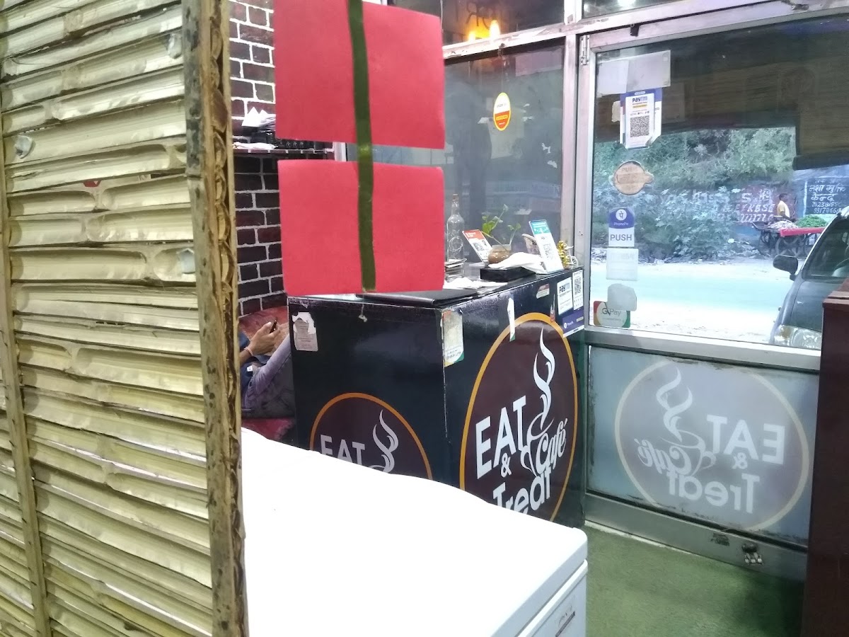 Eat and treat’s cafe