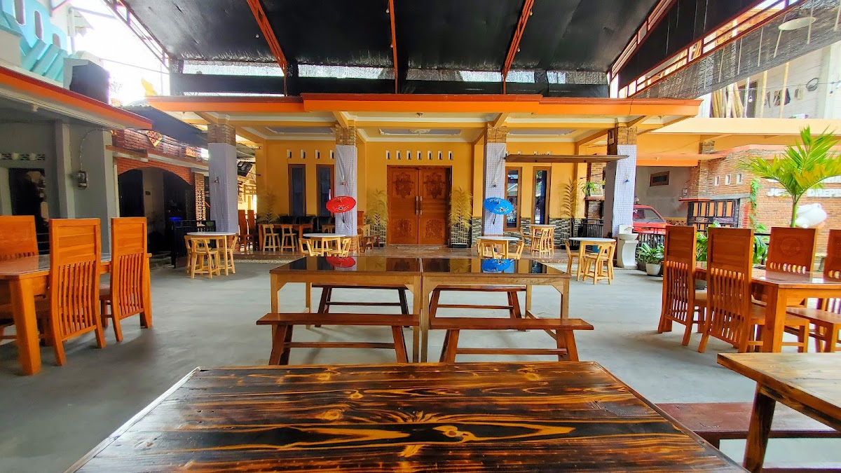 GRIYO DHAHAR JOGLO DHEPIS