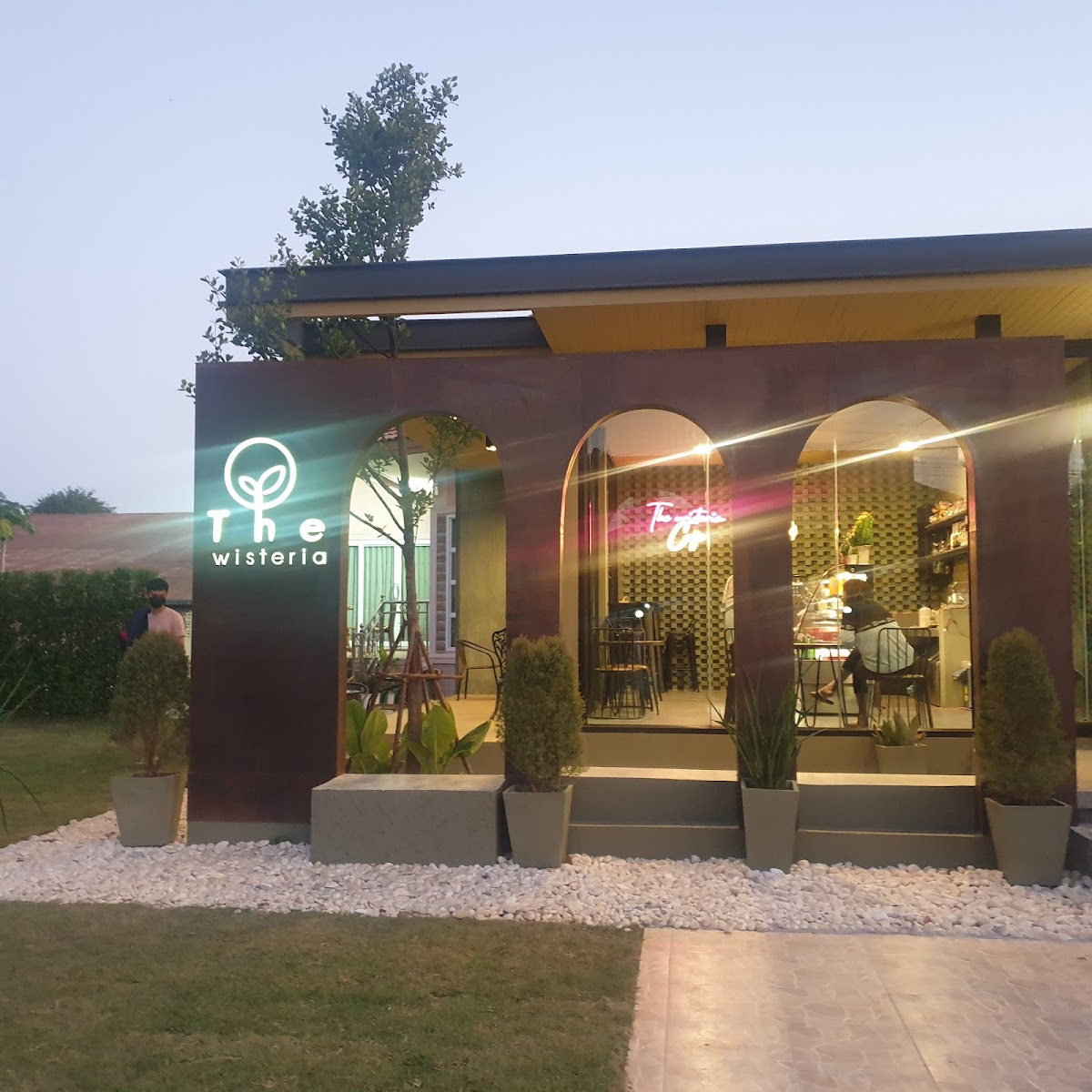 The Wisteria Cafe&Resort