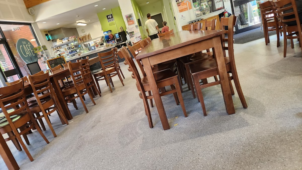 Cafe at Moss Bank Park - 9
