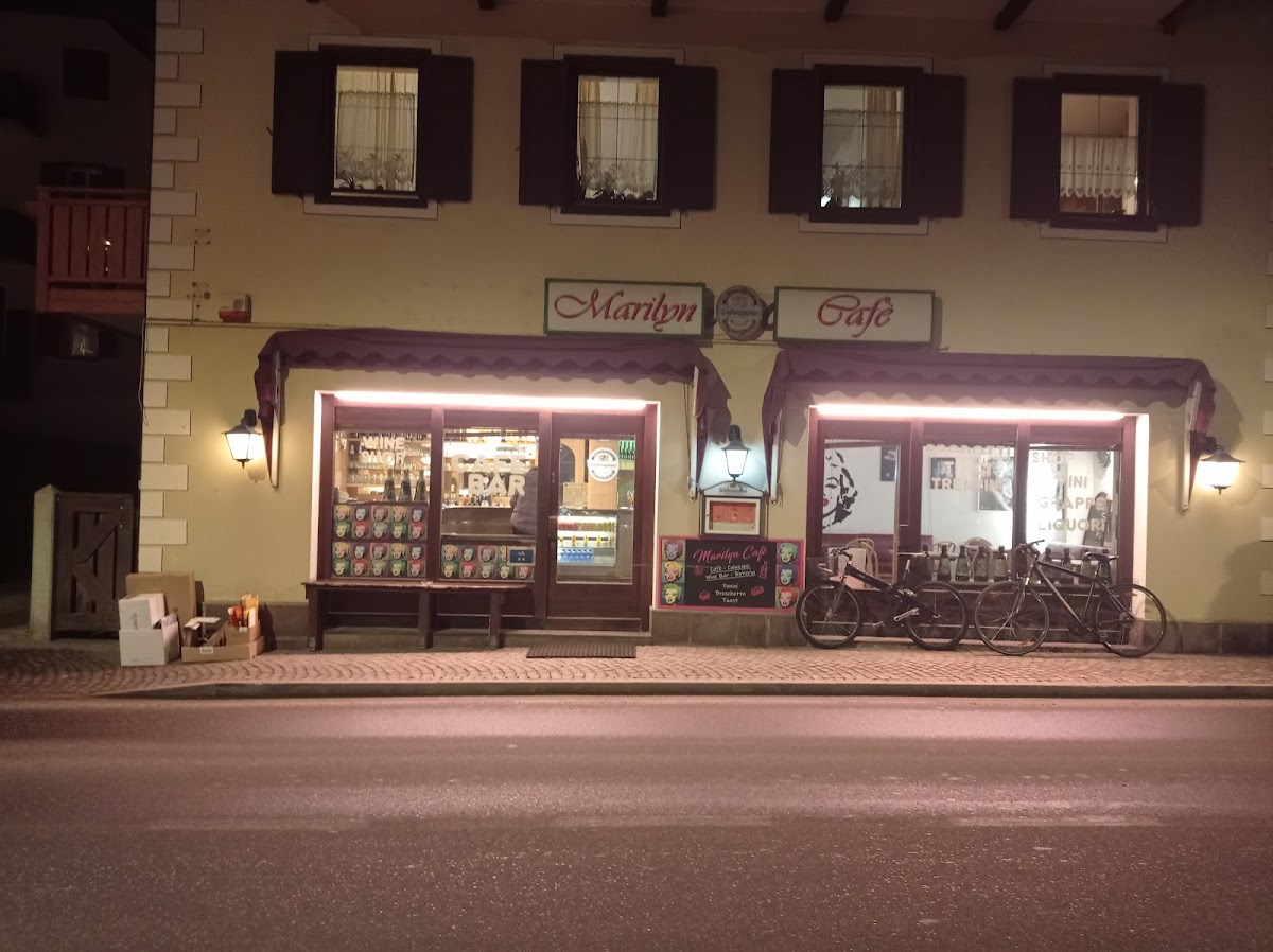 Marilyn Cafe - 4