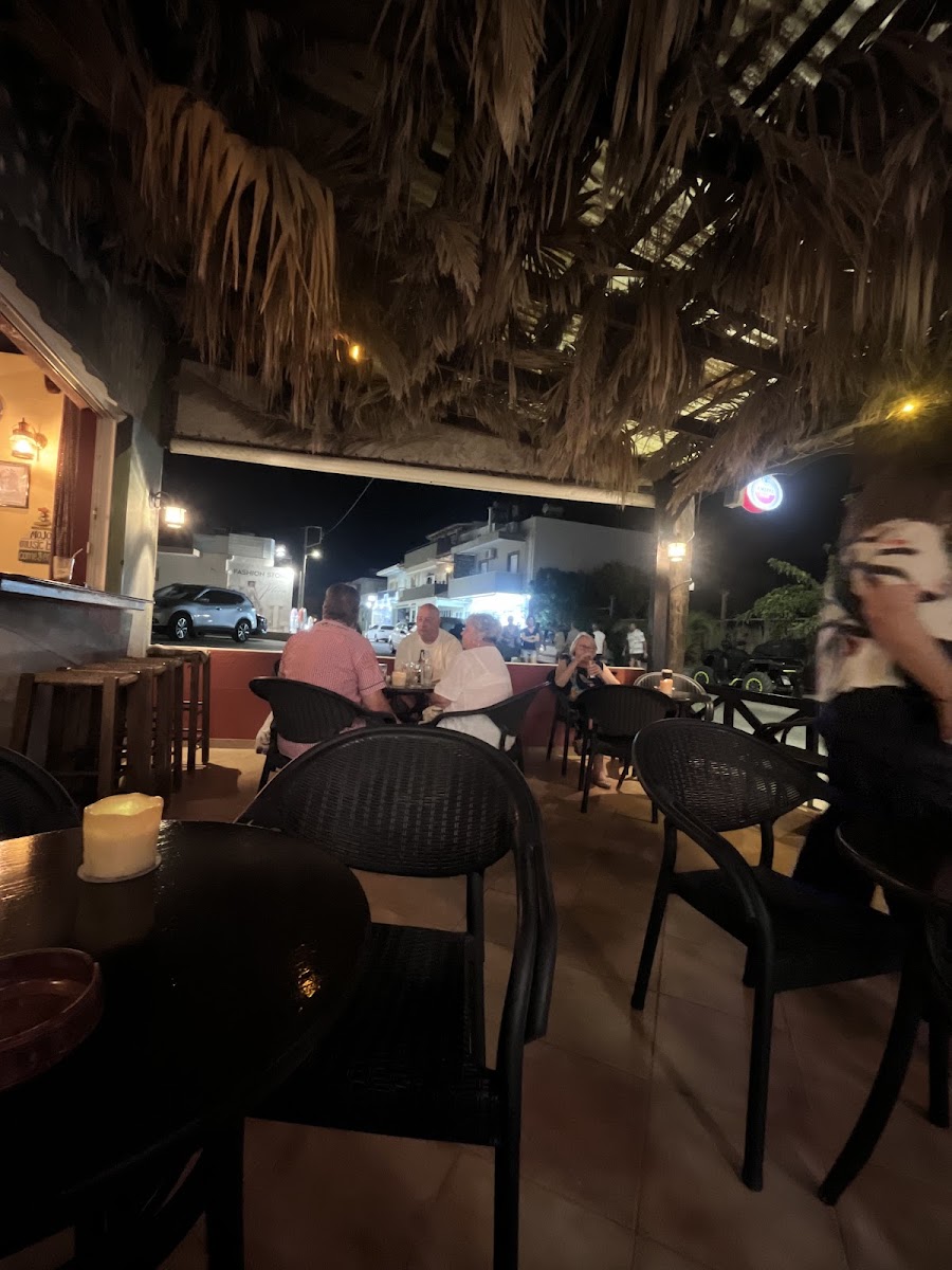 Mojo Cafe Music Bar - 4