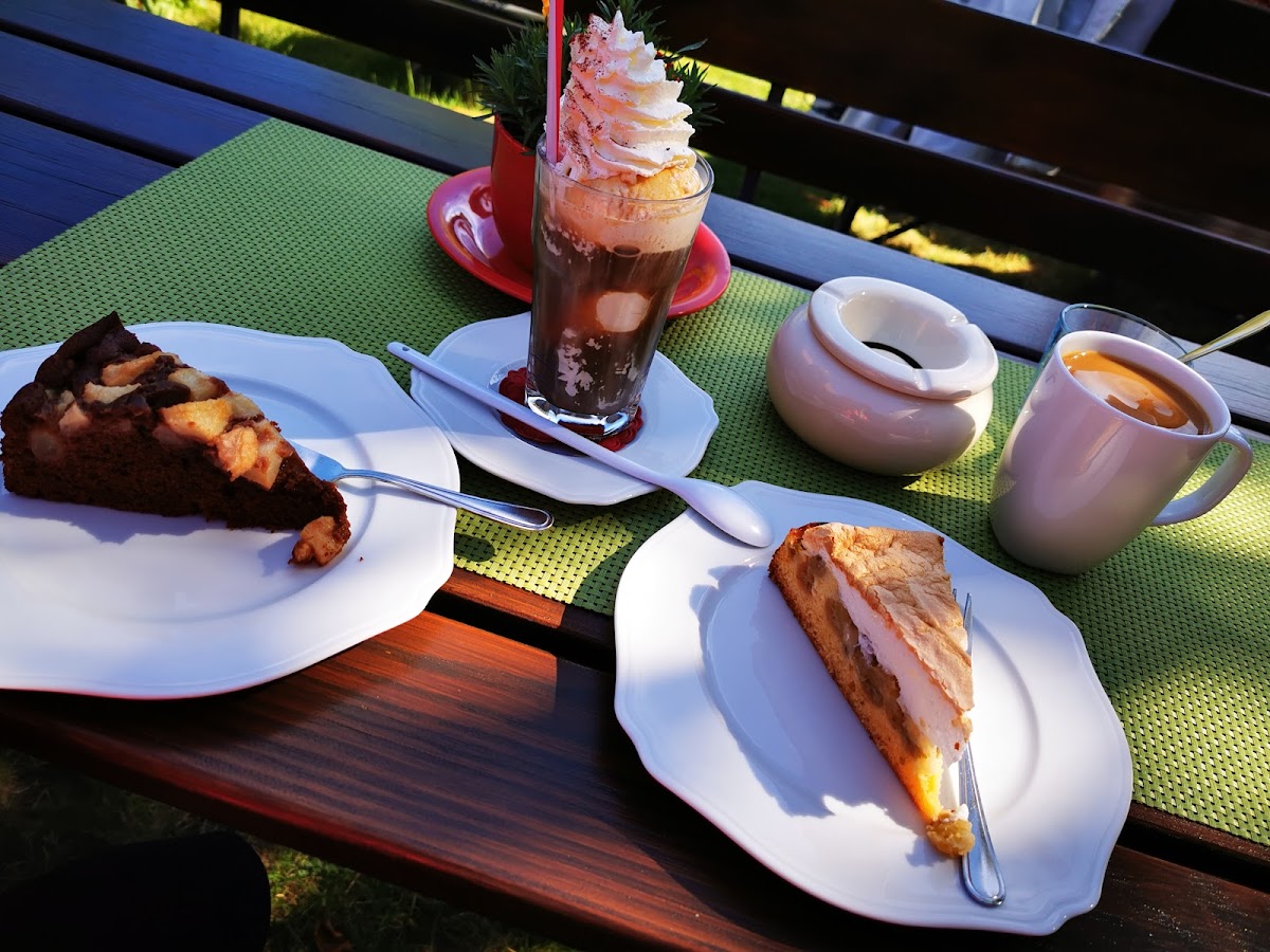 Garden Café 'Over the Hedge'