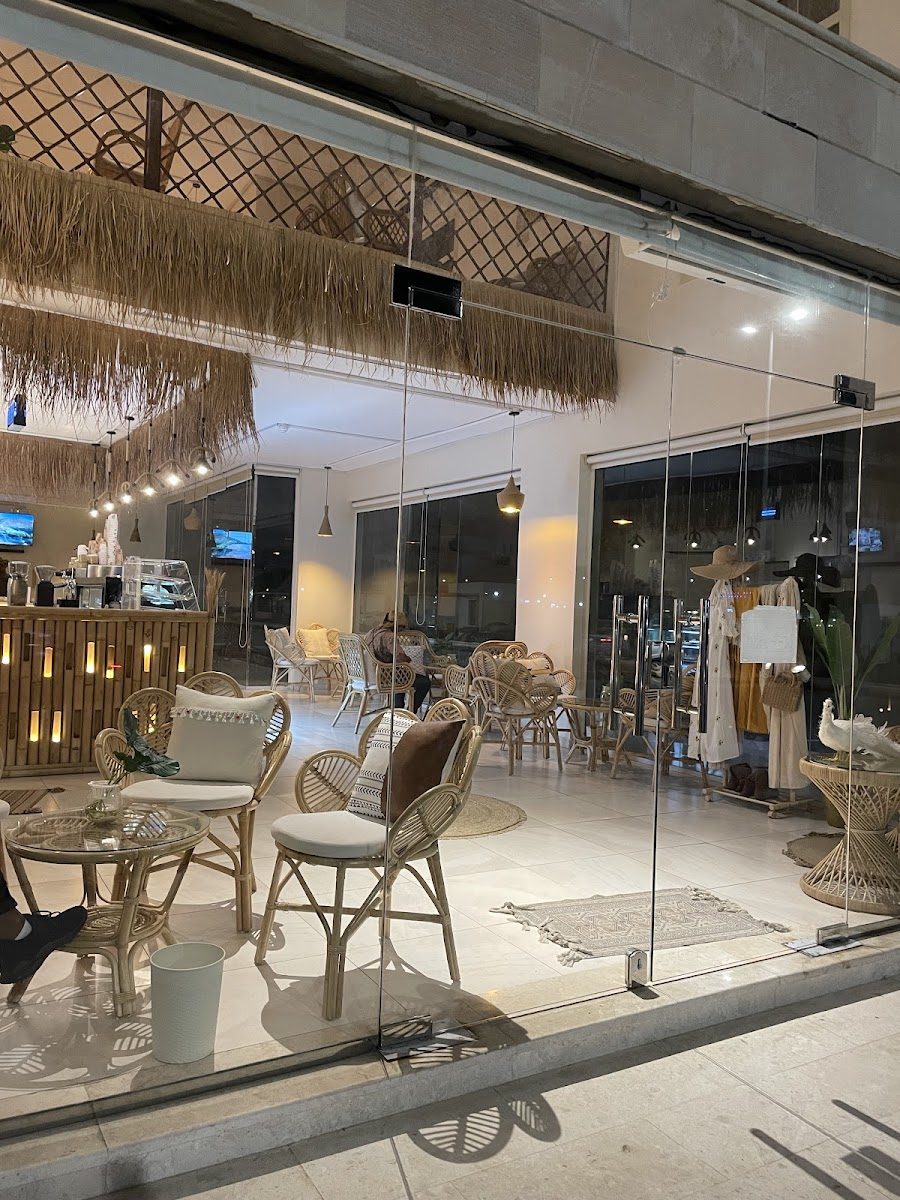 قولدن تريس كافيه Golden Trees Coffee