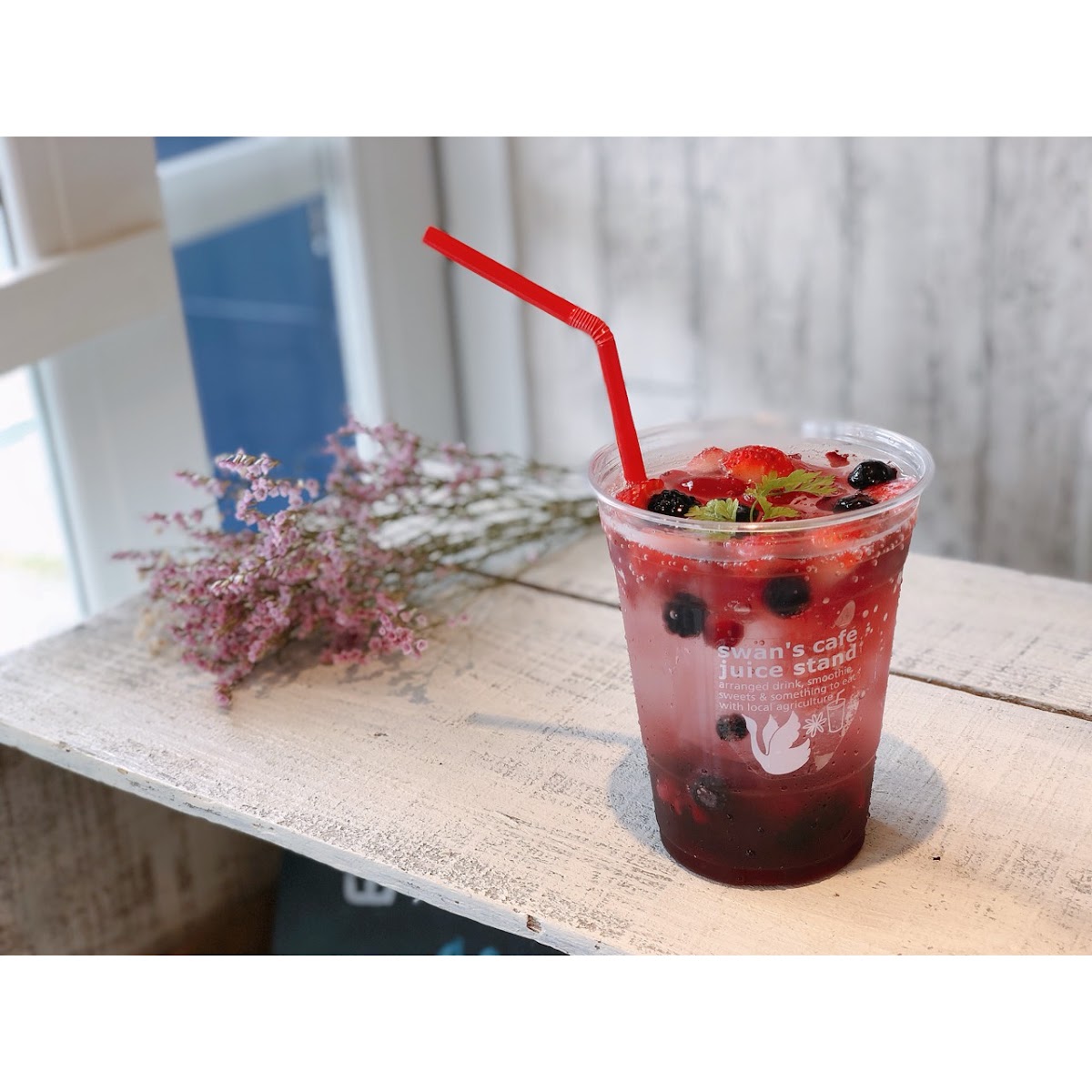 swan's cafe juice stand - 2