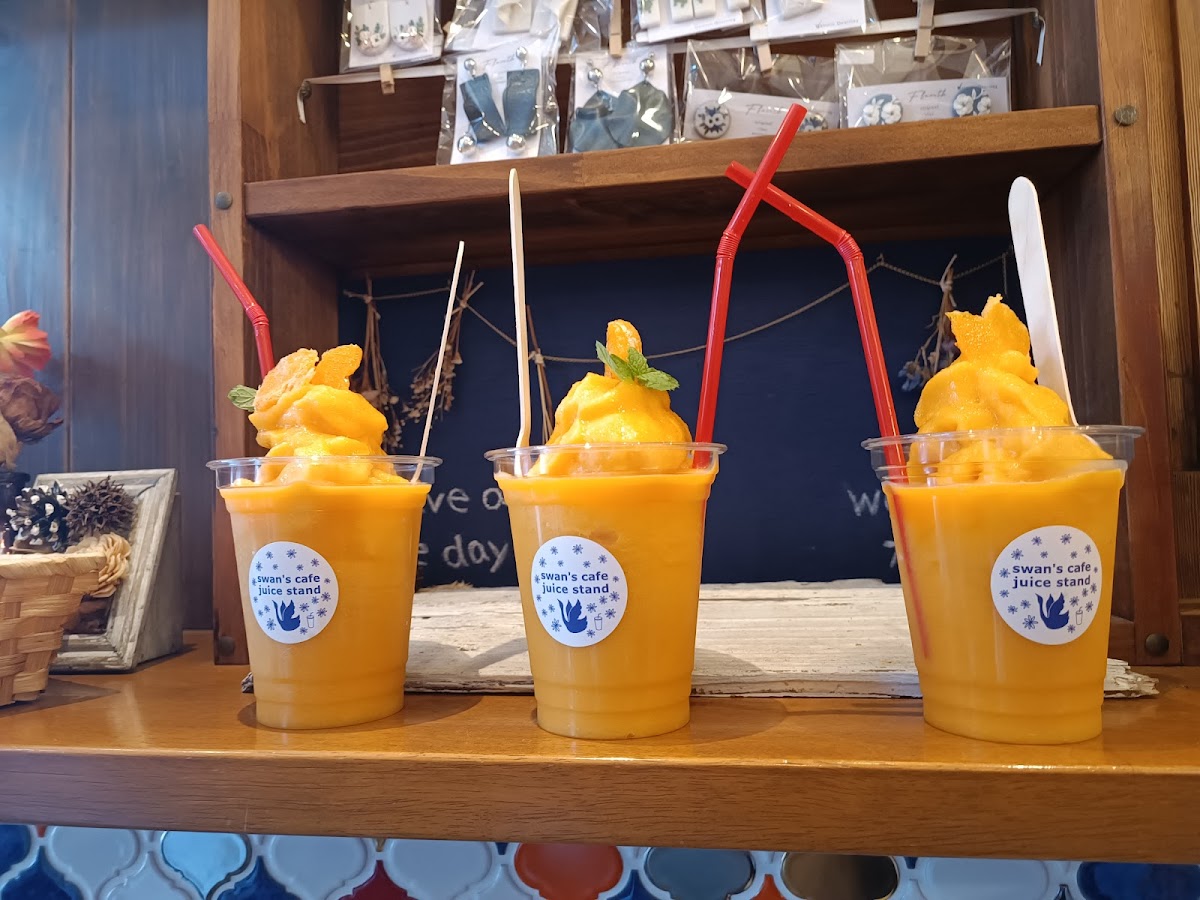 swan's cafe juice stand - 3