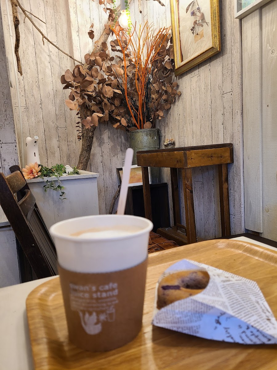 swan's cafe juice stand - 7