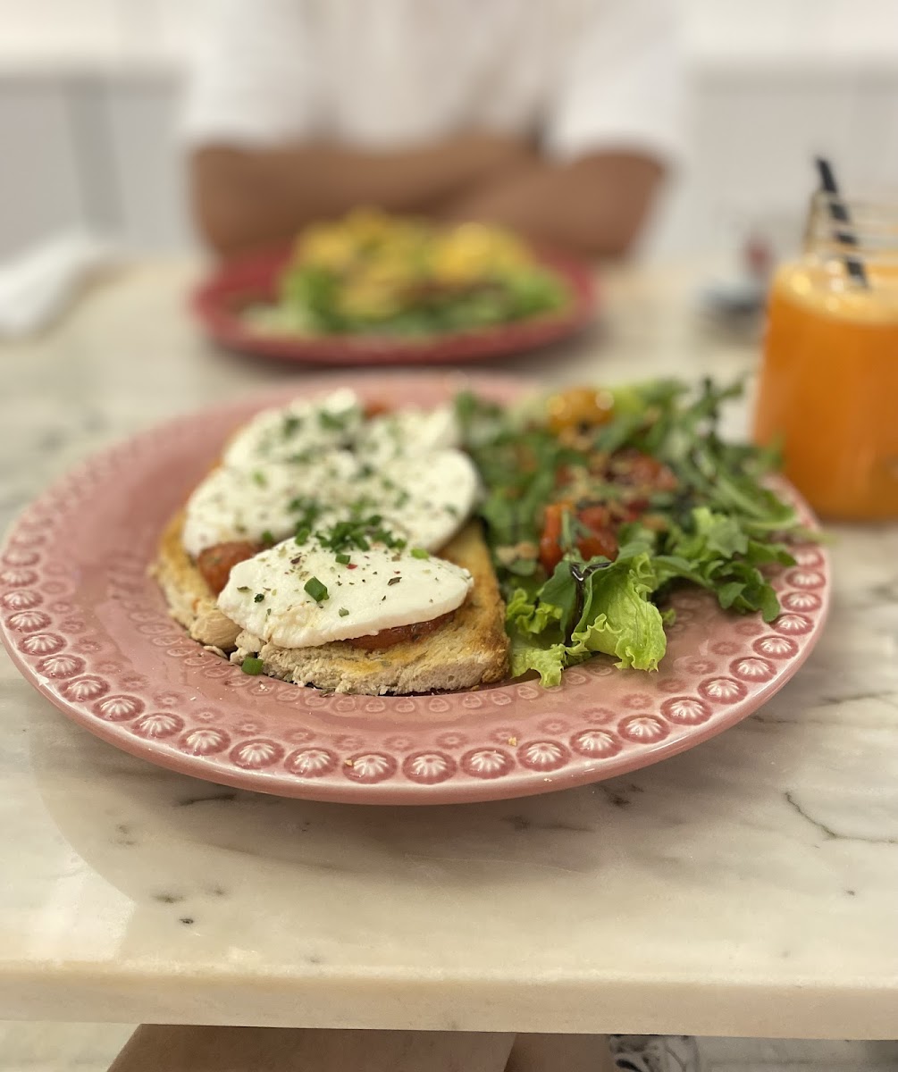 Roma Cafe Boutique - 9