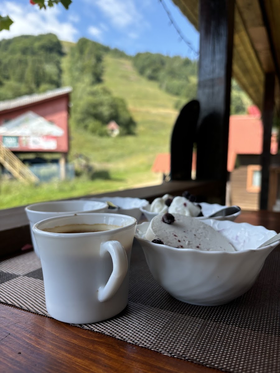 Hotelʹ-Bar 'Rovinʹ'