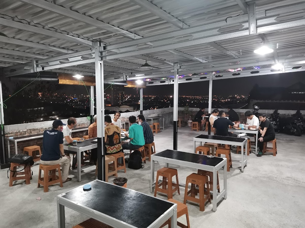 Reneo Angkringan & Bakaran