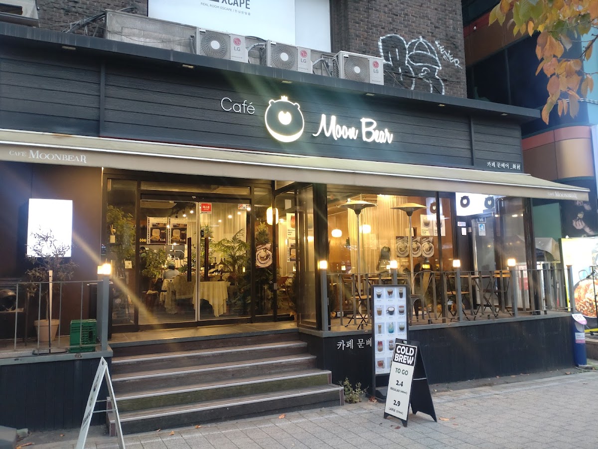 Cafe Moon Bear