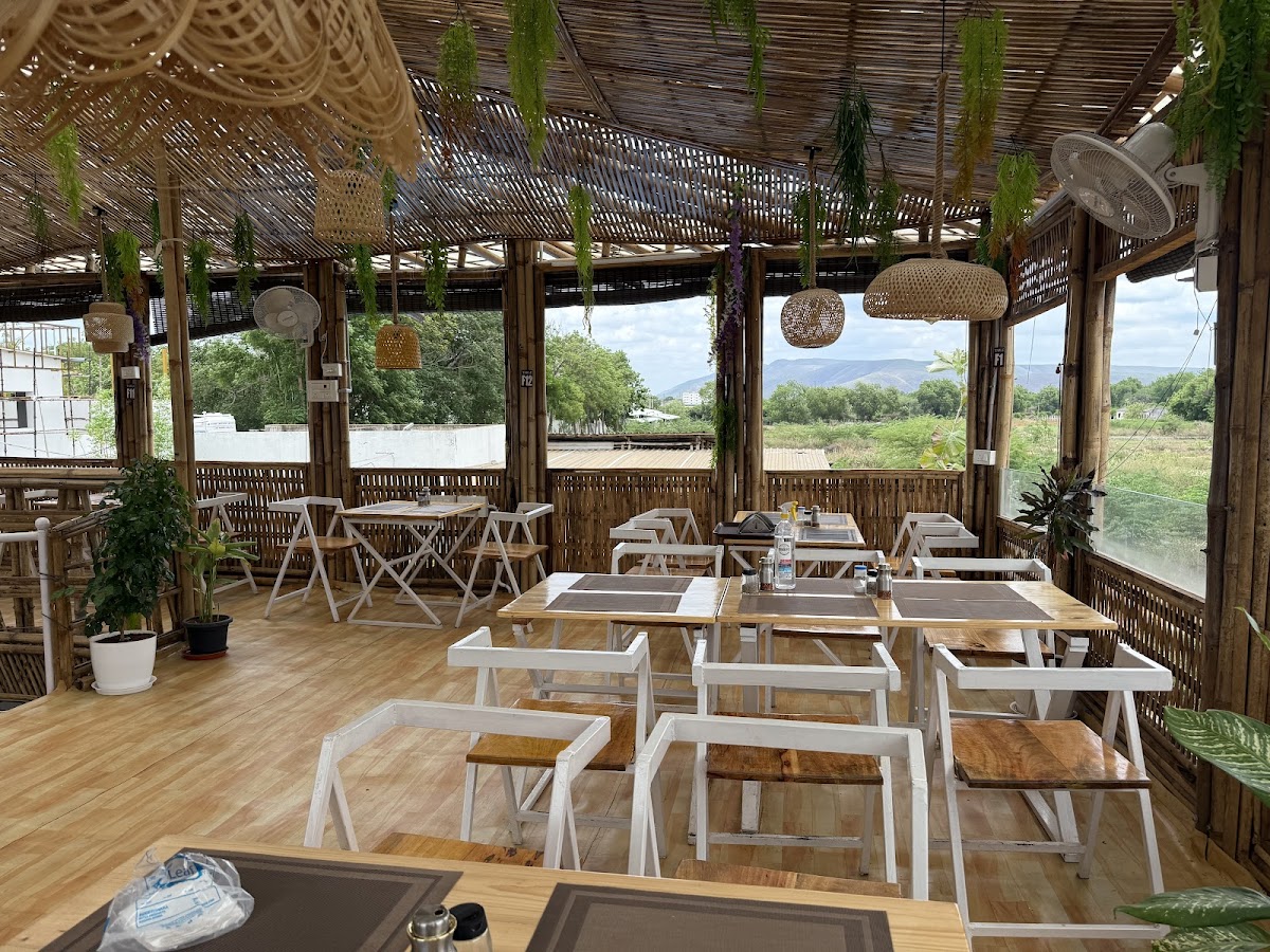 The White Fog Cafe & Lounge