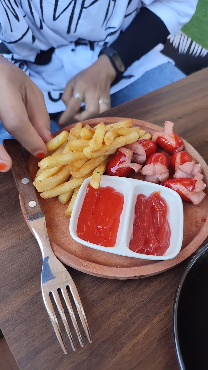 EL Coffee & Eatery - 9