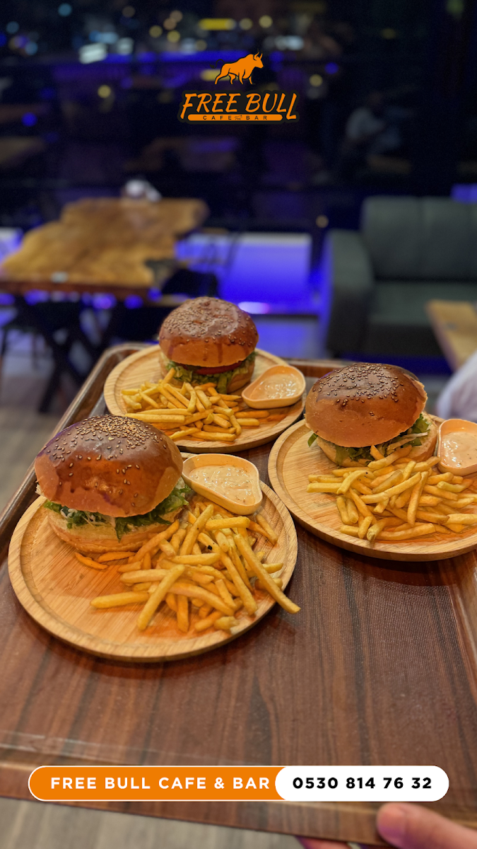 Free Bull Cafe & Bar - 3