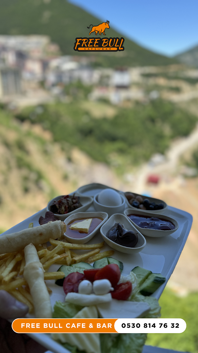 Free Bull Cafe & Bar - 6