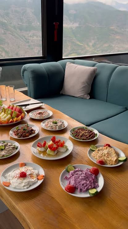 Free Bull Cafe & Bar - 8