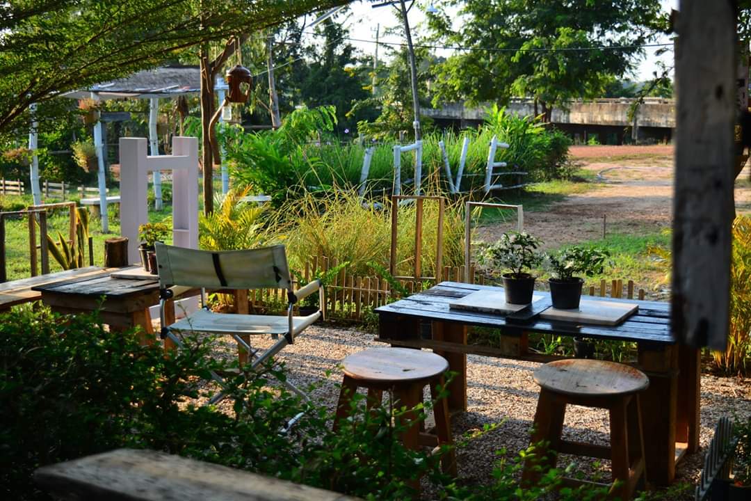 WHITE BLACK CAFE' คีรีมาศ สุโขทัย