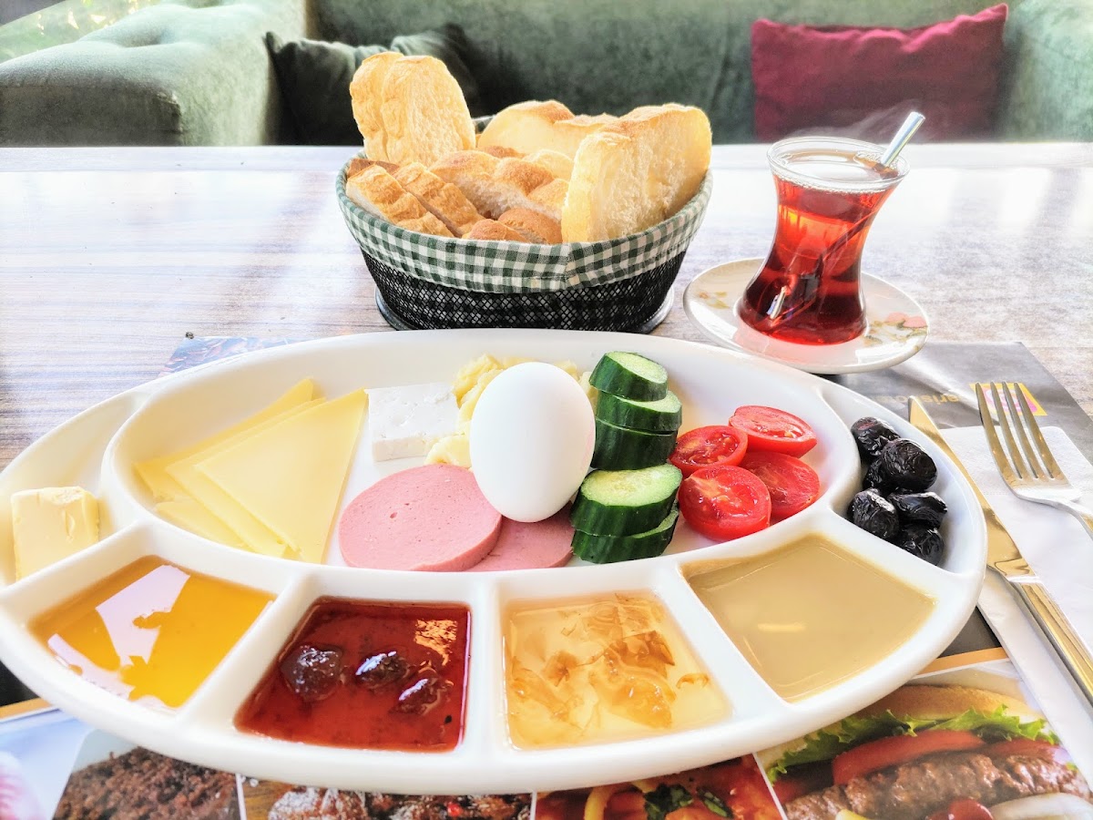 PARIS HOTEL CAFE & RESTAURANT - 4