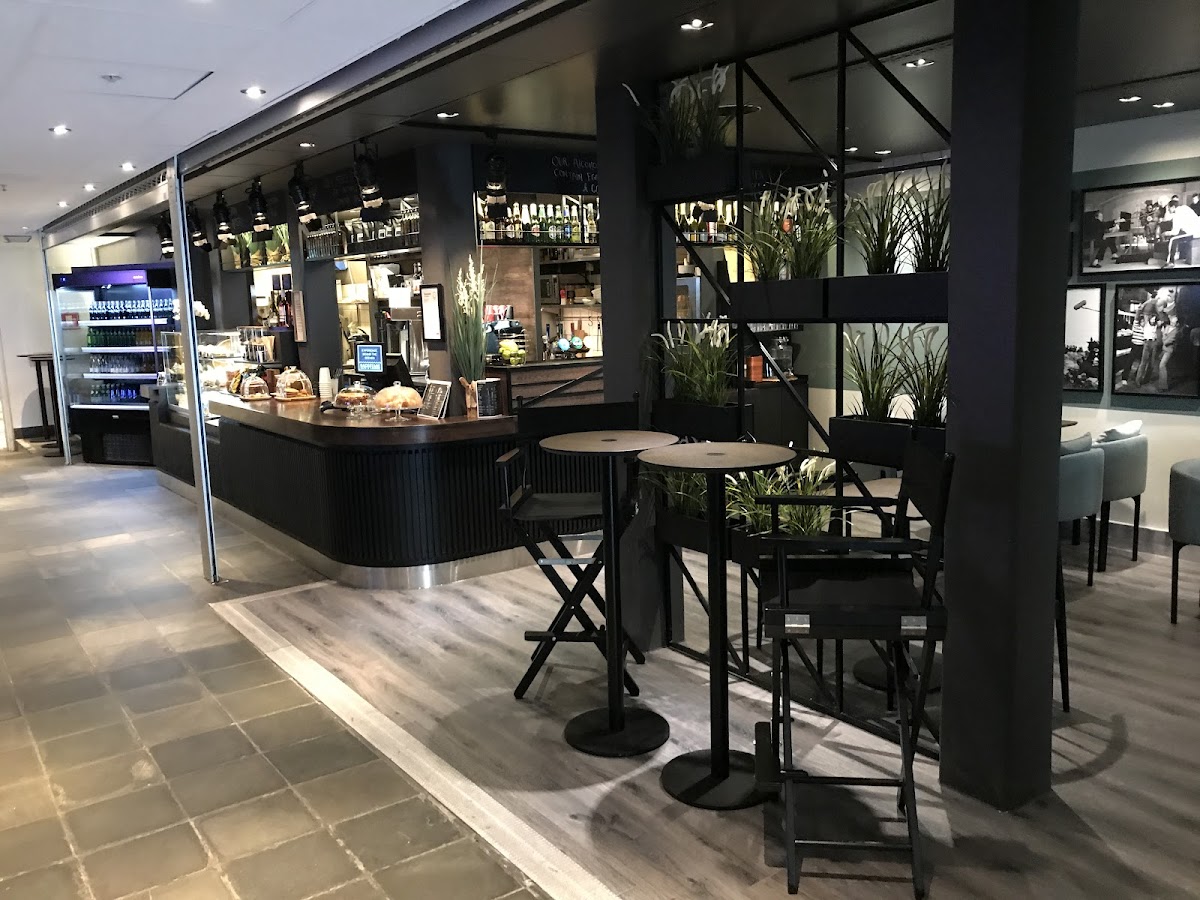 Backstage Cafe & Lounge