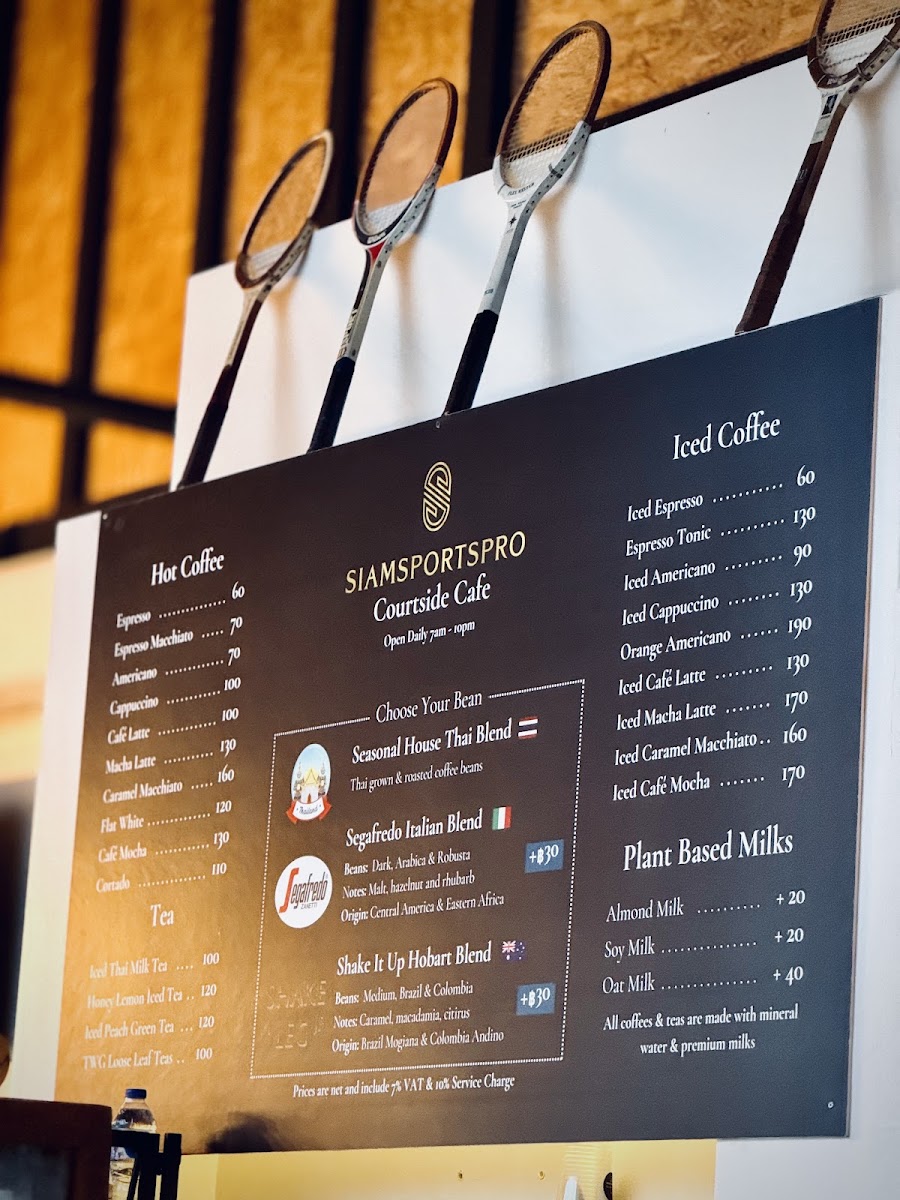 Courtside Cafe & Sports Bar - 3