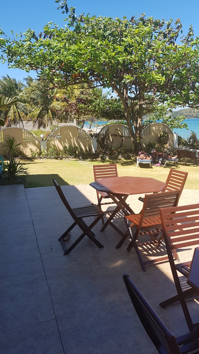 Squares Cafe and Apartments