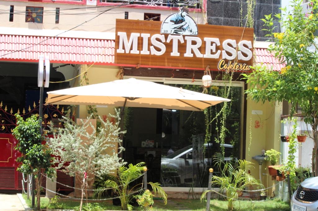 Mistress Cafeteria