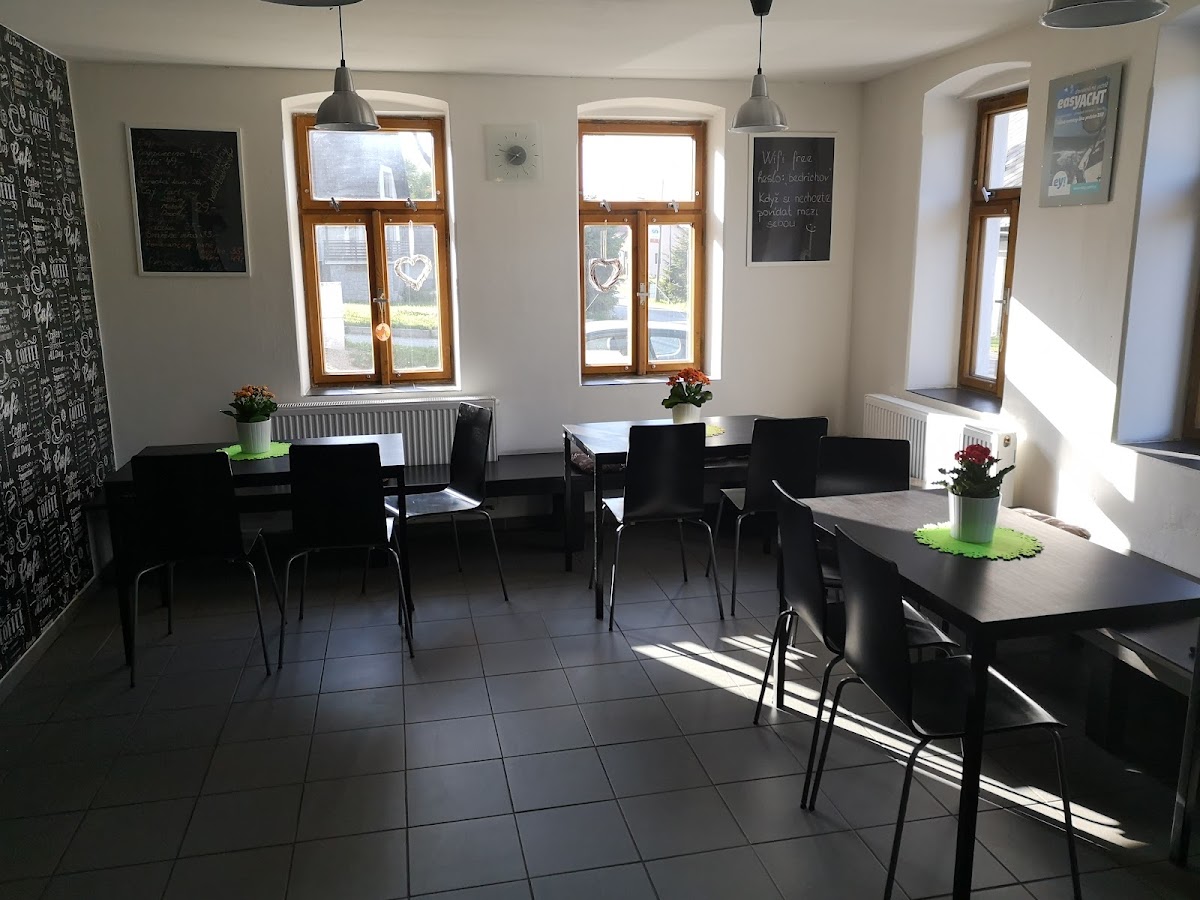 POTRAVINY A KAVÁRNA