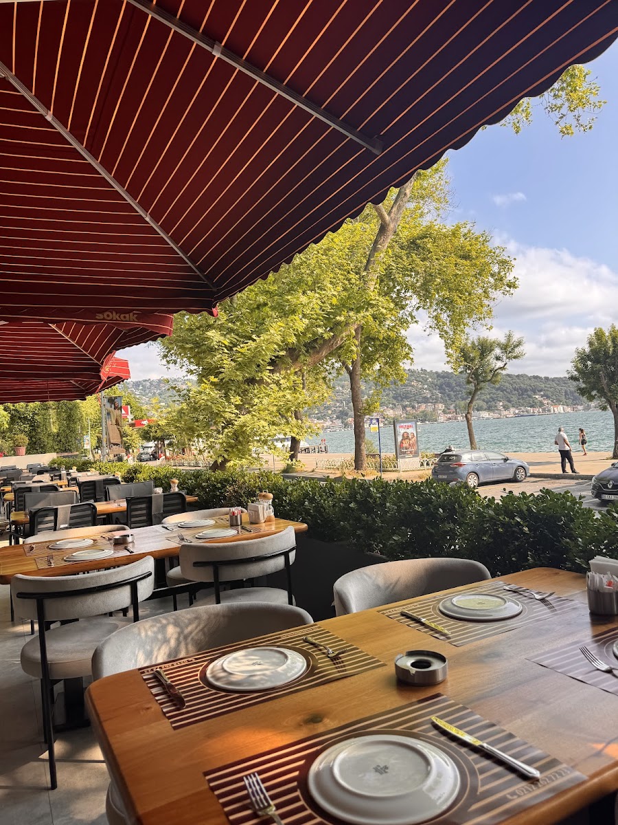 Ahi Evran Cafe Arnavutköy sokak