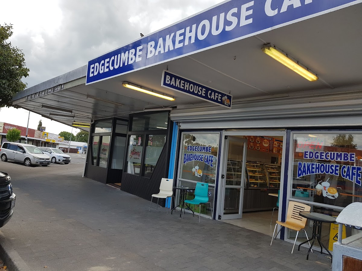 Edgecumbe Bake House Cafe