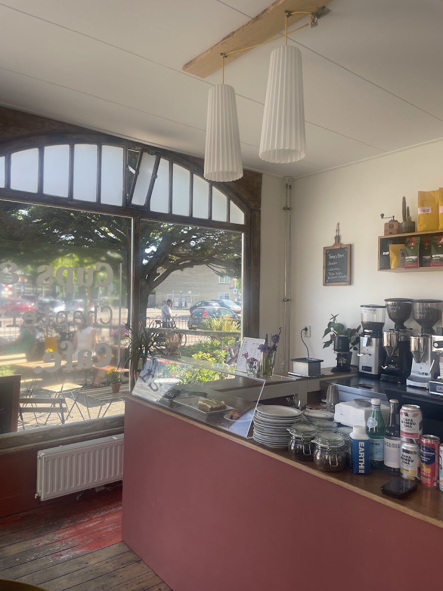 Cups & Chapters Cafe - 7